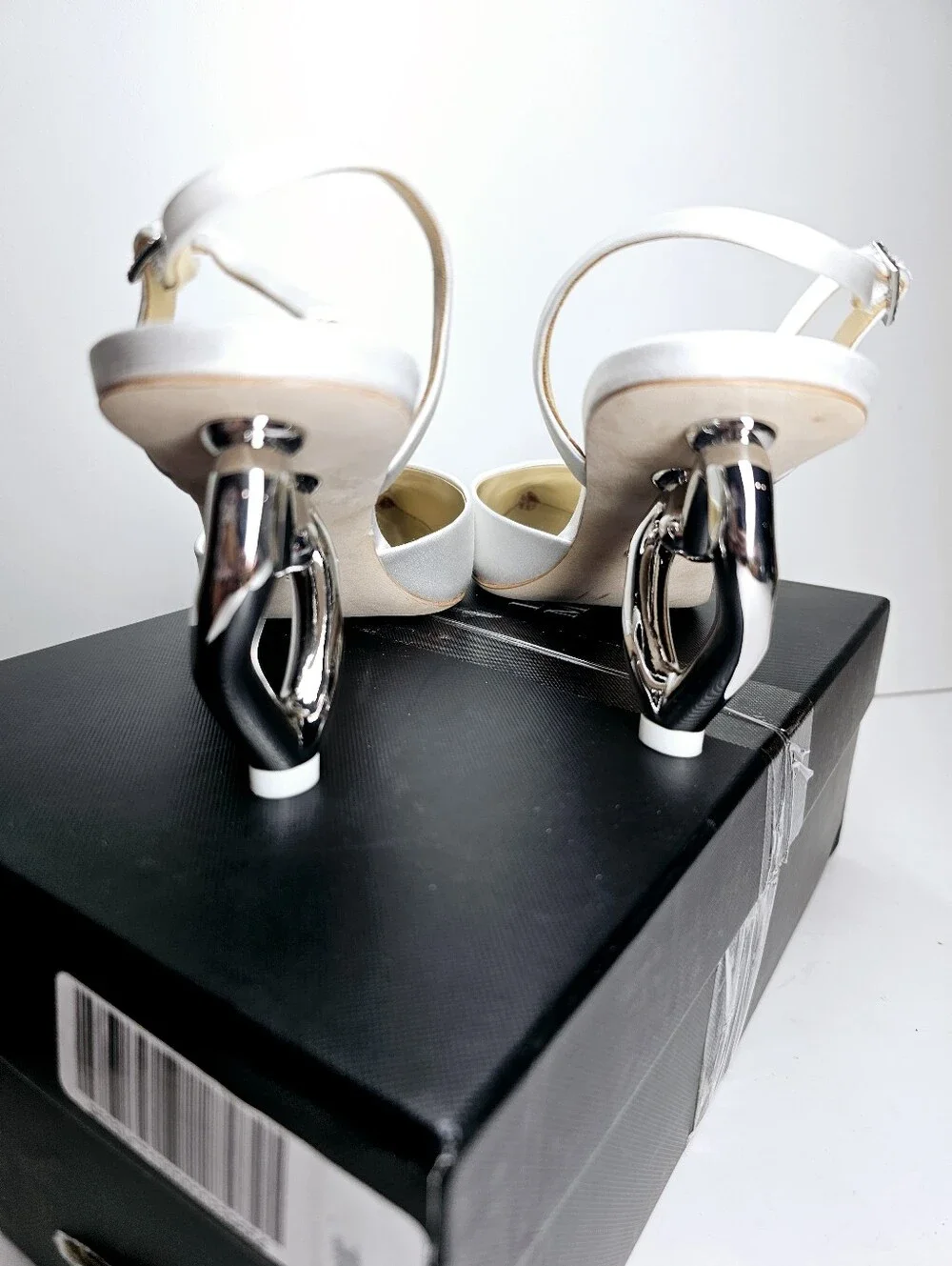 Badgley Mischka Lucille Heart White Satin Heels Size 9.5 NEW**